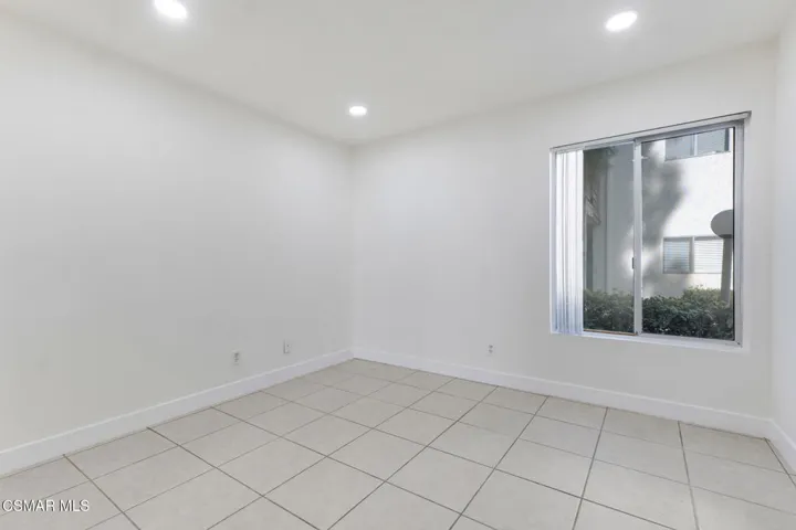 5700 Etiwanda Ave  -  HsHProd-4