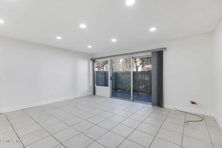 5700 Etiwanda Ave  -  HsHProd-27