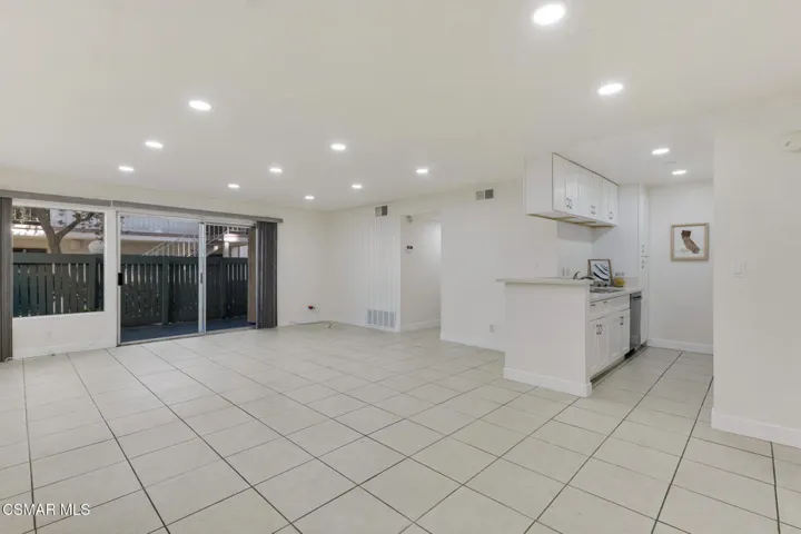 5700 Etiwanda Ave  -  HsHProd-26