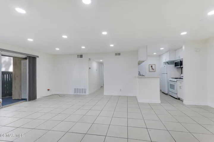 5700 Etiwanda Ave  -  HsHProd-30