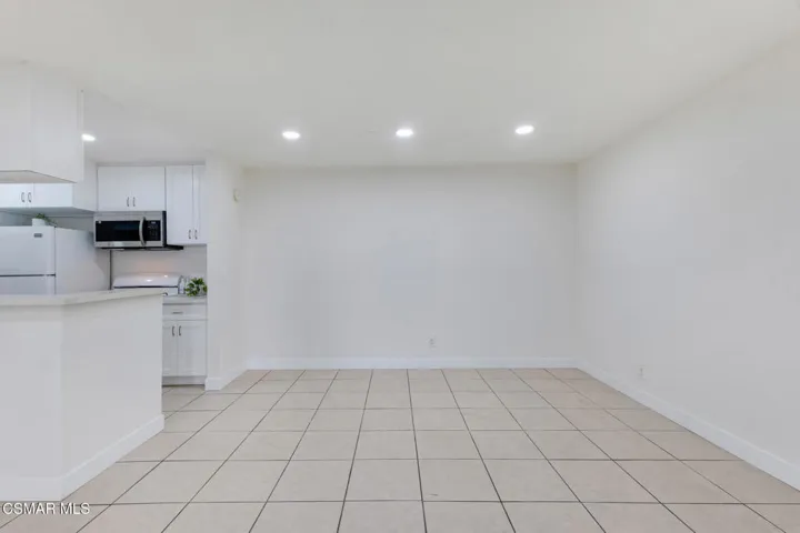 5700 Etiwanda Ave  -  HsHProd-23