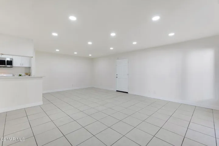 5700 Etiwanda Ave  -  HsHProd-15
