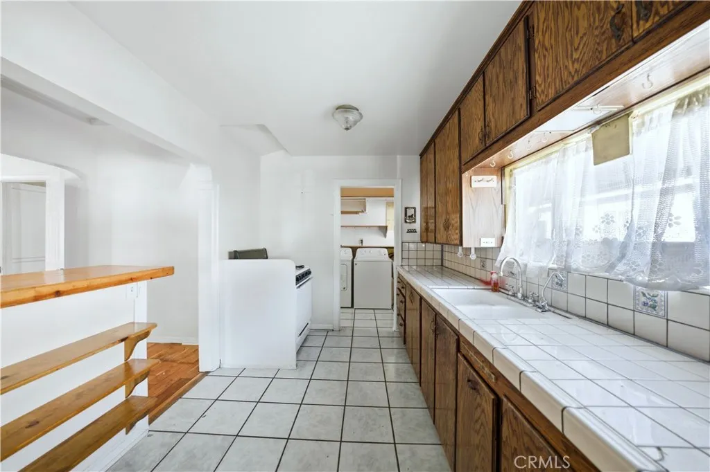 15109 Alburtis Avenue, Norwalk, California 90650 home-pic-5
