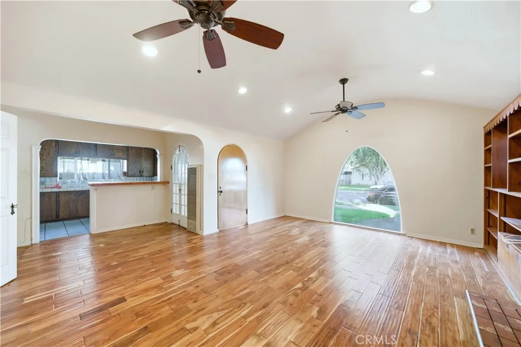 15109 Alburtis Avenue, Norwalk, California 90650 home-pic-2