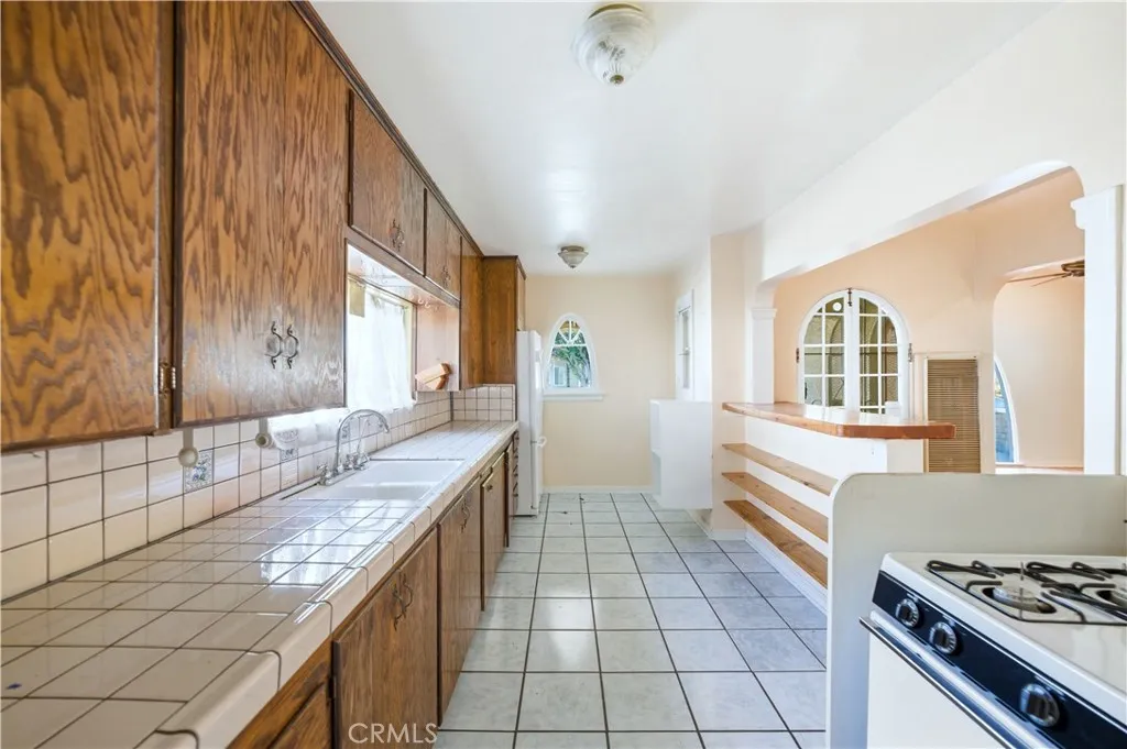 15109 Alburtis Avenue, Norwalk, California 90650 home-pic-6
