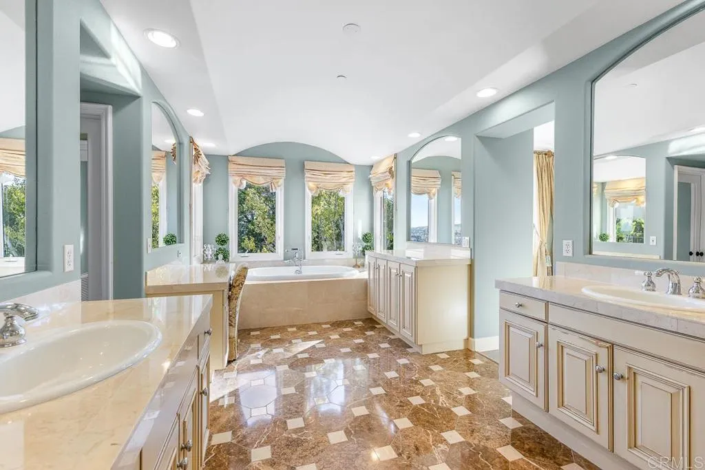 7729 Calle Amanacer, Rancho Santa Fe, California 92067 home-pic-15