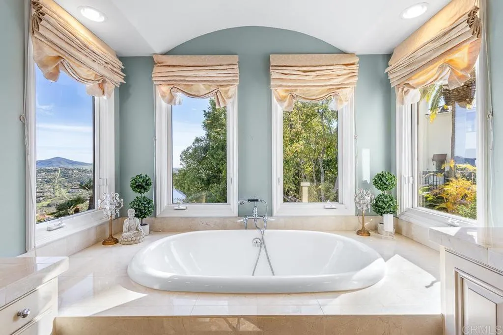7729 Calle Amanacer, Rancho Santa Fe, California 92067 home-pic-16