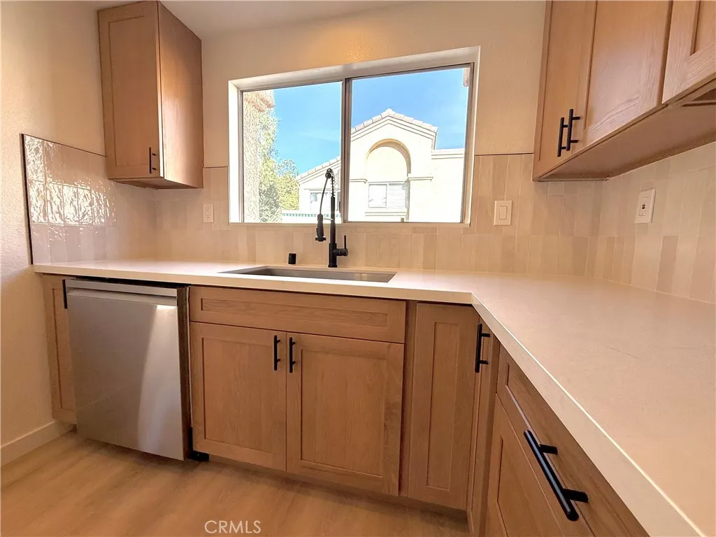 21125 Gladiolos, Lake Forest, California 92630 home-pic-3