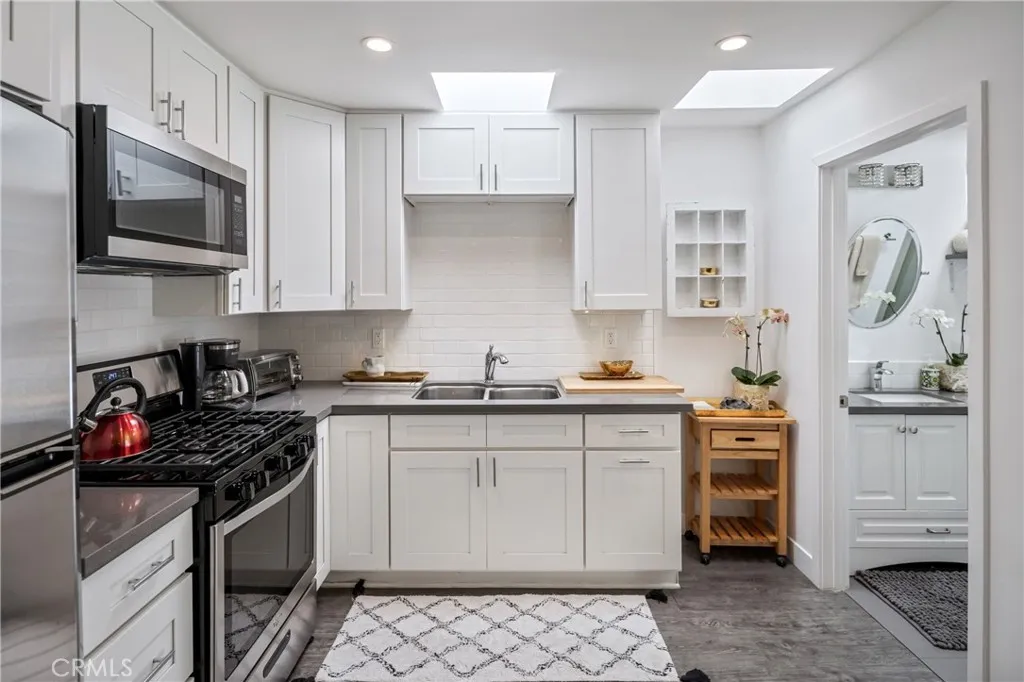 2317 Walgrove, Los Angeles, California 90066 home-pic-22