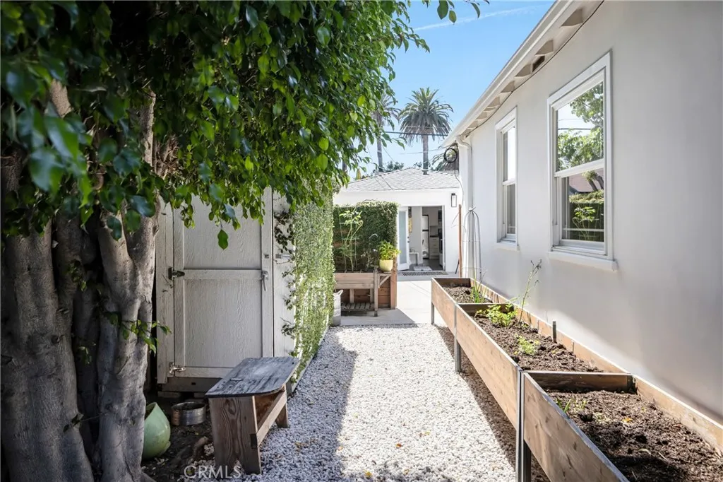 2317 Walgrove, Los Angeles, California 90066 home-pic-35