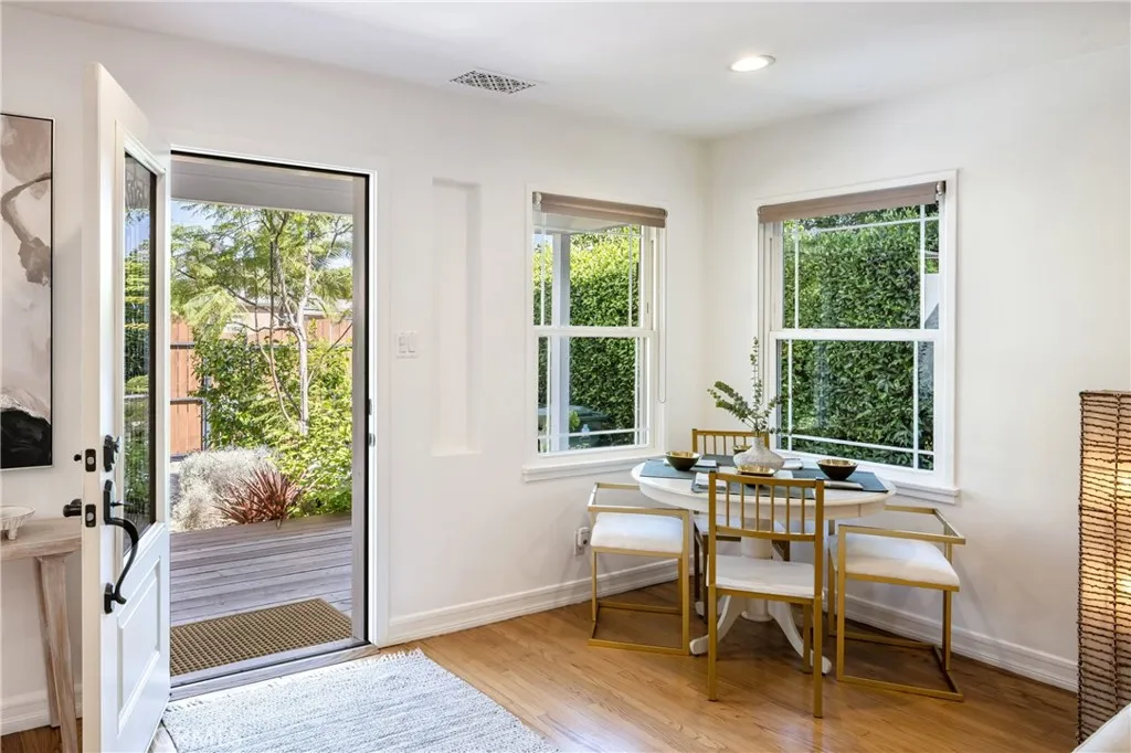 2317 Walgrove, Los Angeles, California 90066 home-pic-9