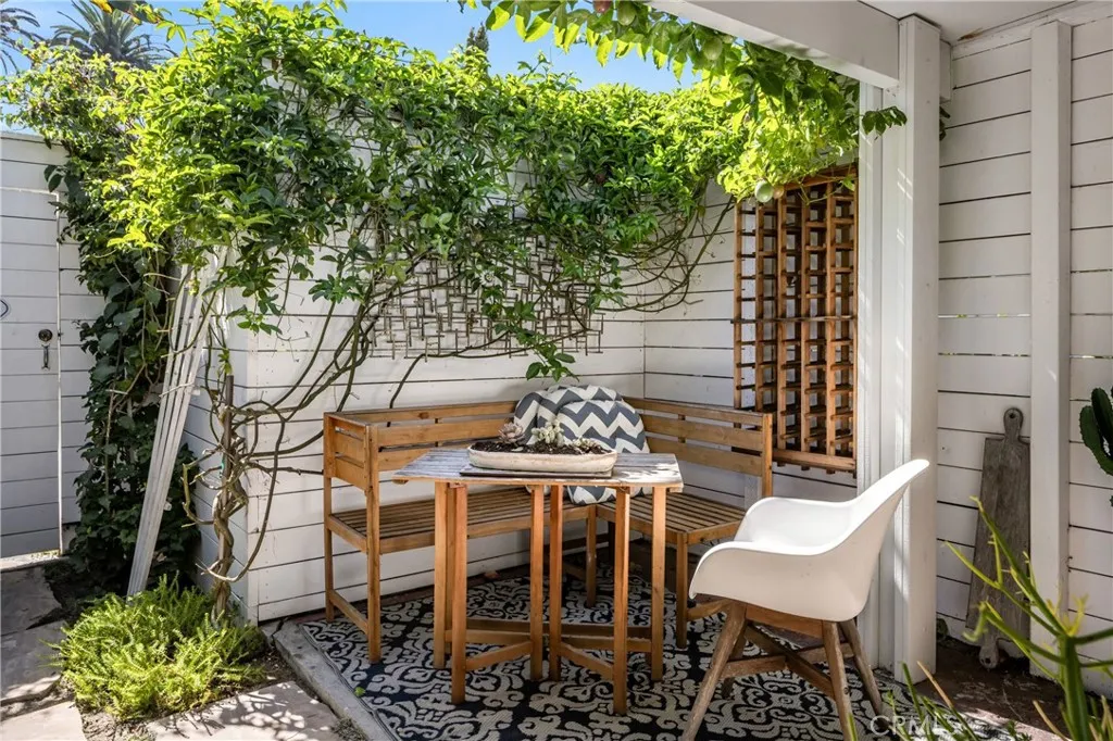 2317 Walgrove, Los Angeles, California 90066 home-pic-34