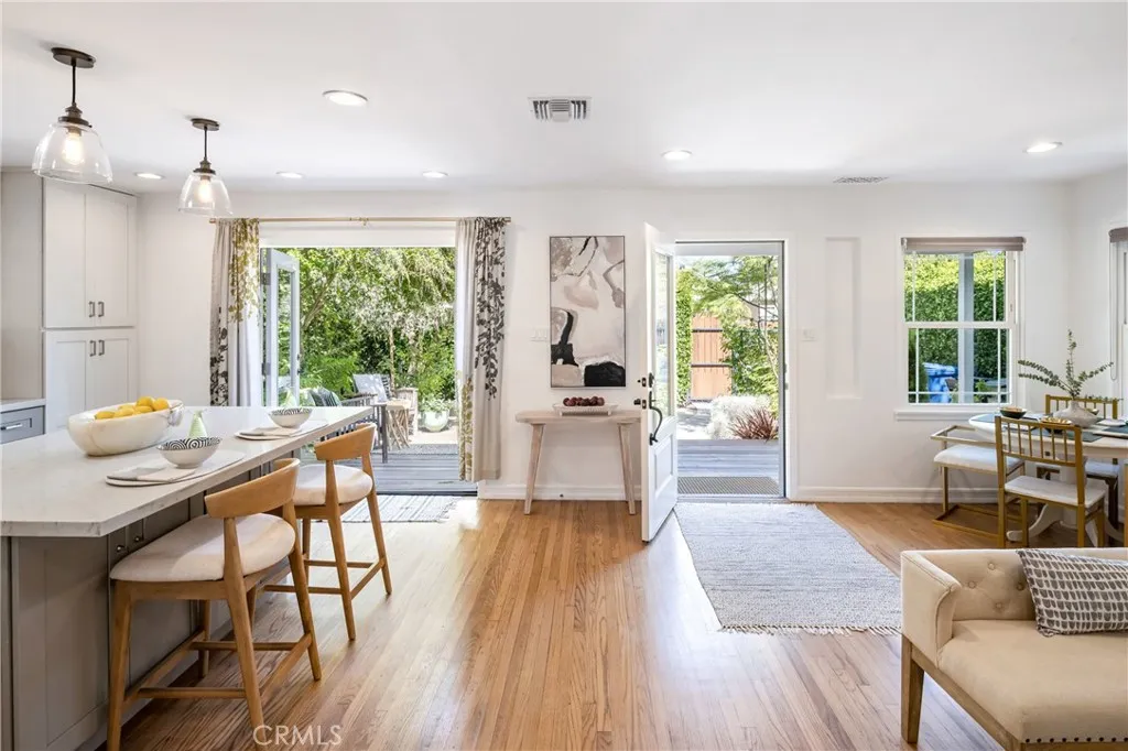 2317 Walgrove, Los Angeles, California 90066 home-pic-10