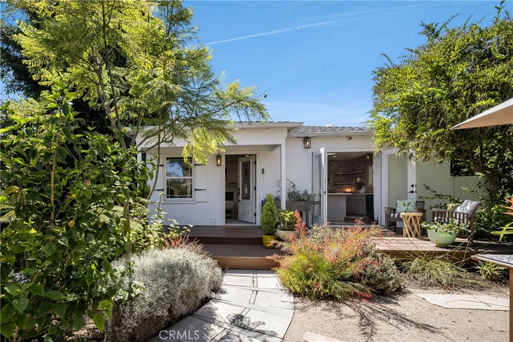 2317 Walgrove, Los Angeles, California 90066 home-pic-1