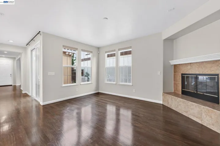 Family room without the virtual staging