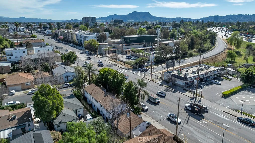 11667 Burbank, North Hollywood, California 91601 home-pic-29