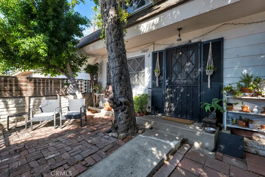 11667 Burbank, North Hollywood, California 91601 home-pic-48
