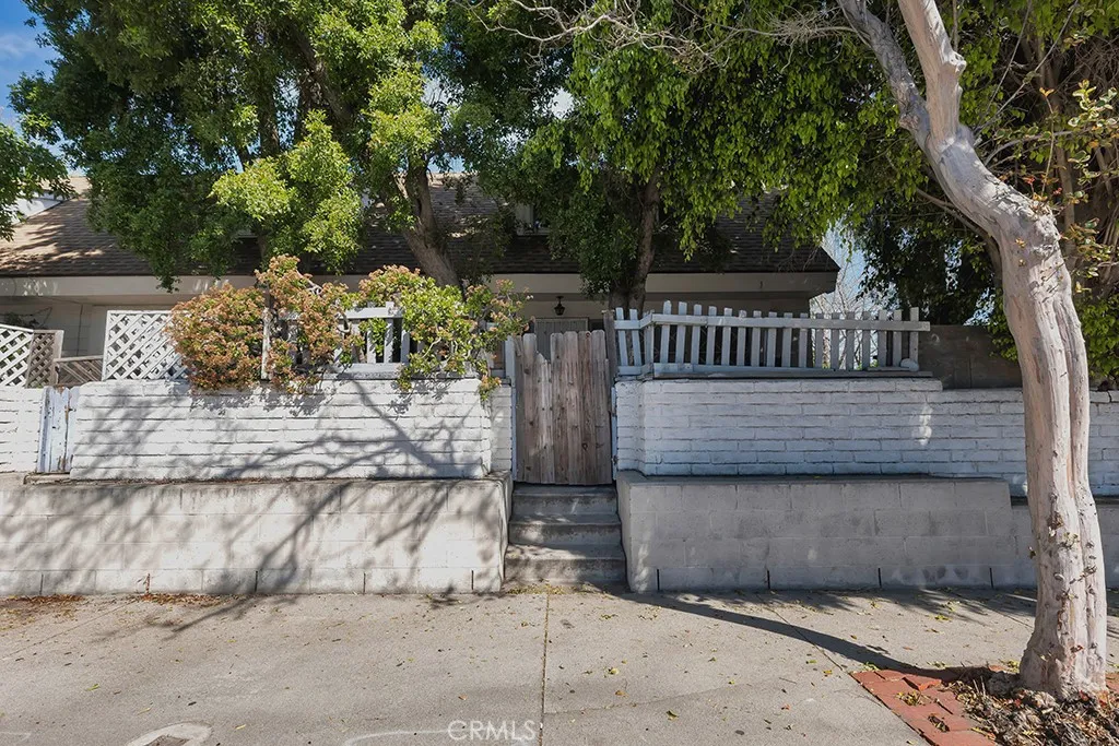 11667 Burbank, North Hollywood, California 91601 home-pic-8