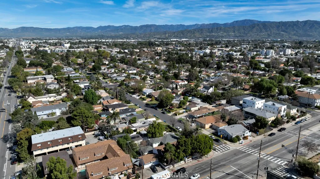 11667 Burbank, North Hollywood, California 91601 home-pic-23