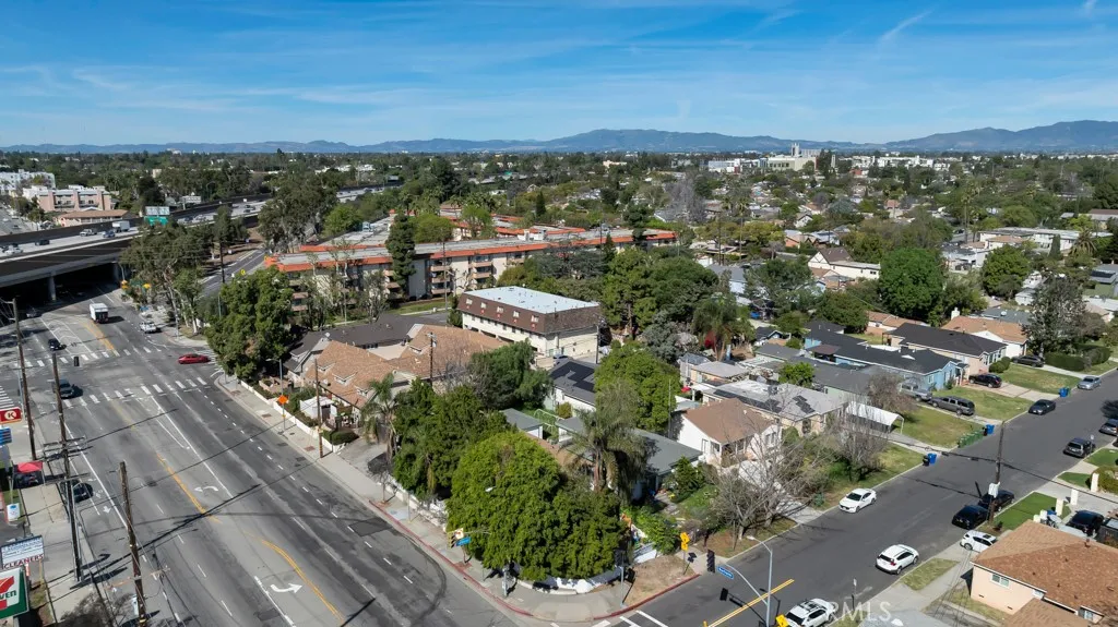11667 Burbank, North Hollywood, California 91601 home-pic-25