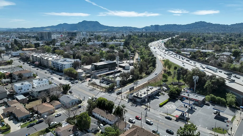 11667 Burbank, North Hollywood, California 91601 home-pic-21