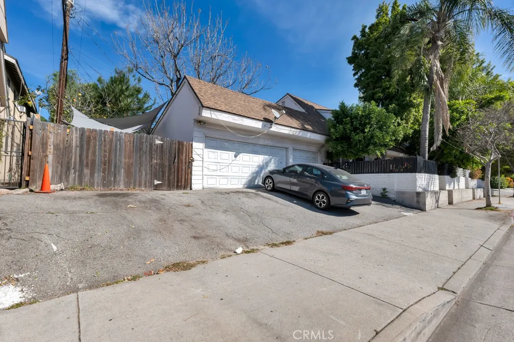 11667 Burbank, North Hollywood, California 91601 home-pic-46