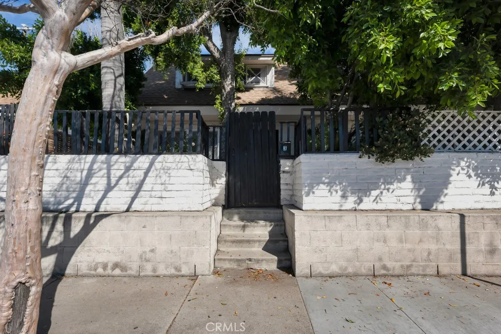 11667 Burbank, North Hollywood, California 91601 home-pic-6