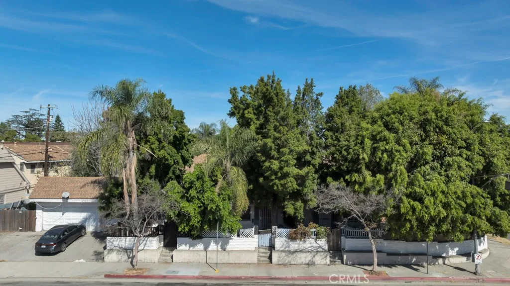11667 Burbank, North Hollywood, California 91601 home-pic-1