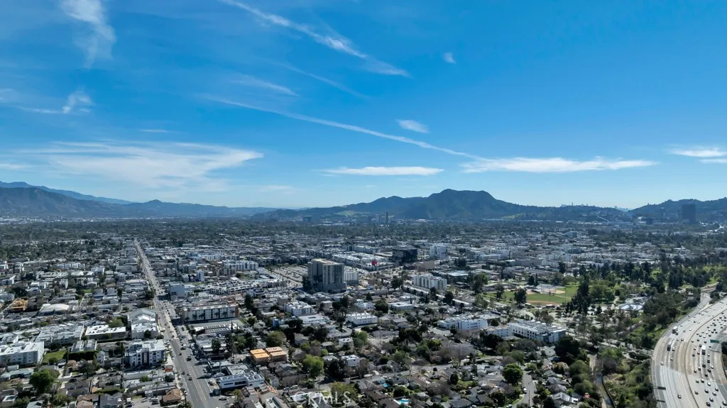 11667 Burbank, North Hollywood, California 91601 home-pic-44