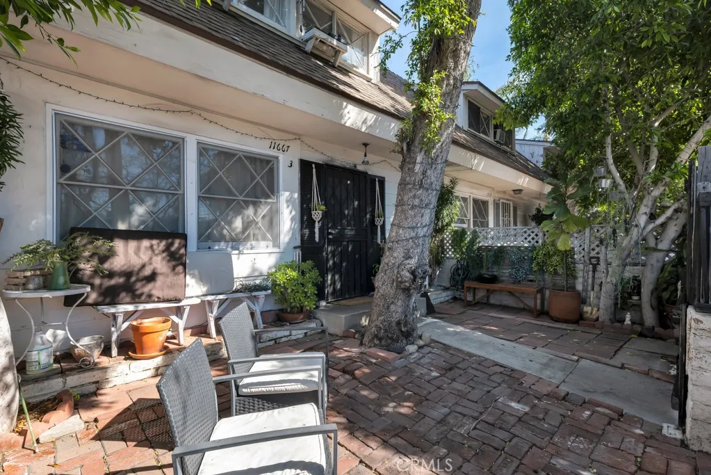 11667 Burbank, North Hollywood, California 91601 home-pic-7