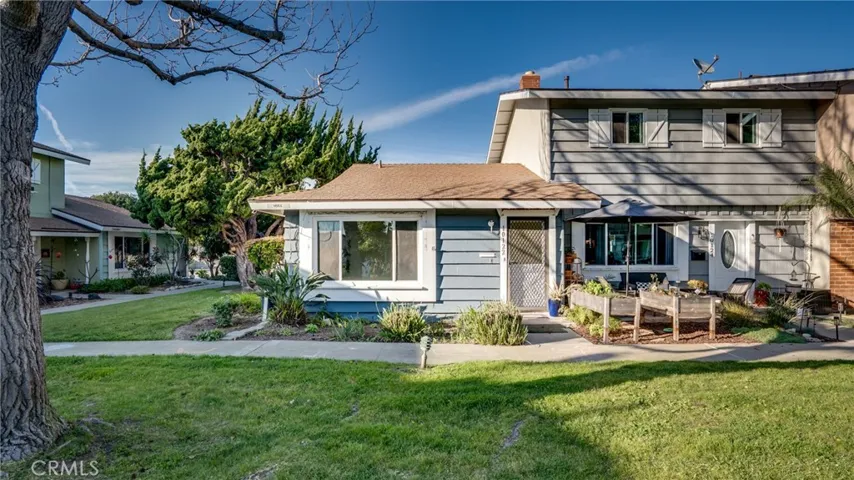 10122 Hull Drive, Huntington Beach, California 92646