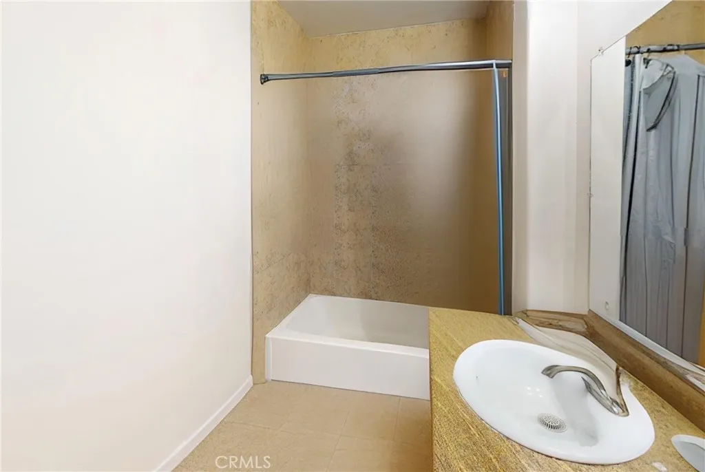 2372 W 29th, Los Angeles, California 90018 home-pic-25