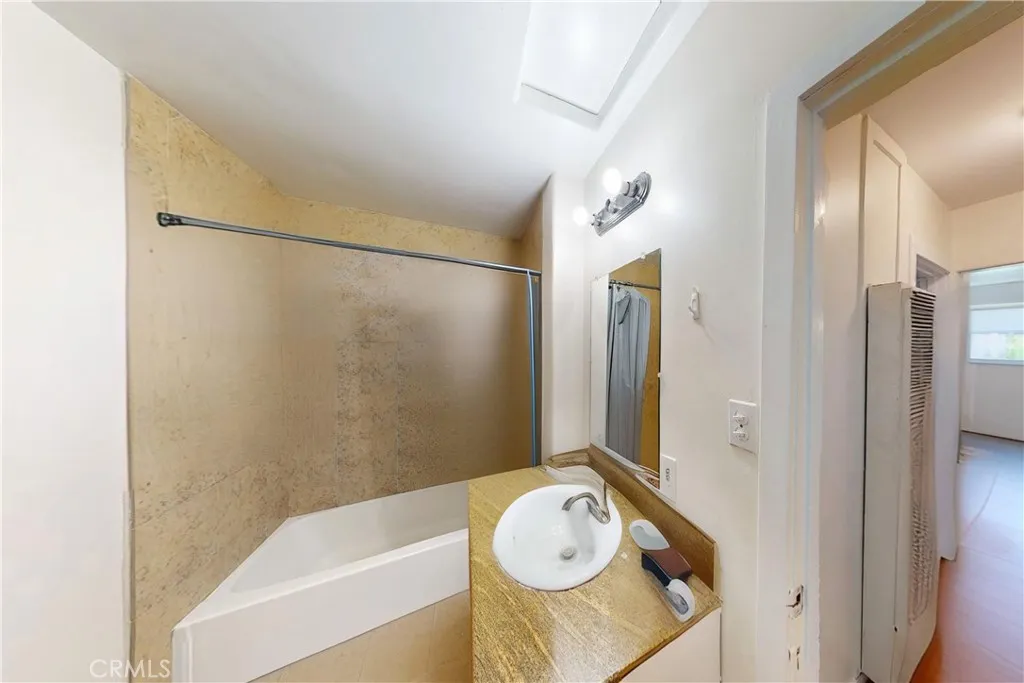 2372 W 29th, Los Angeles, California 90018 home-pic-29