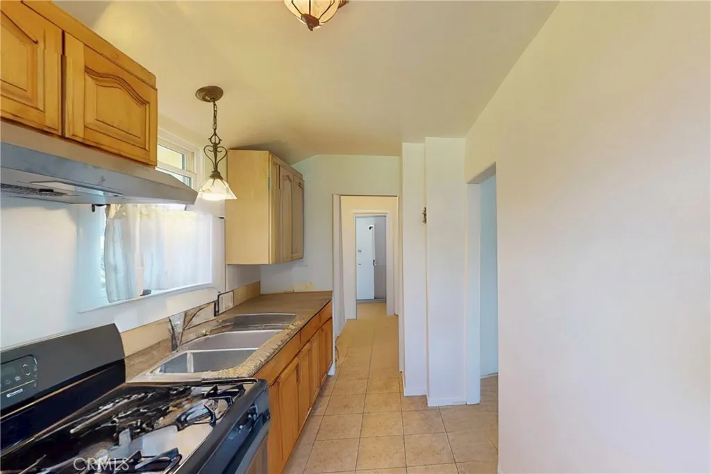 2372 W 29th, Los Angeles, California 90018 home-pic-27