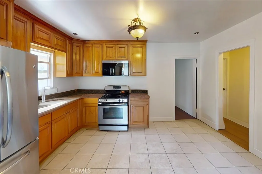 2372 W 29th, Los Angeles, California 90018 home-pic-9