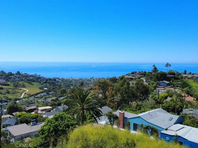 Perched above Bluebird Canyon, this homesite captures sweeping views of the Pacific Ocean, Catalina Island, and the surrounding coastal hillsides. From sunrise to sunset, the elevated position offers a rare combination of openness, privacy, and connection to the natural landscape.