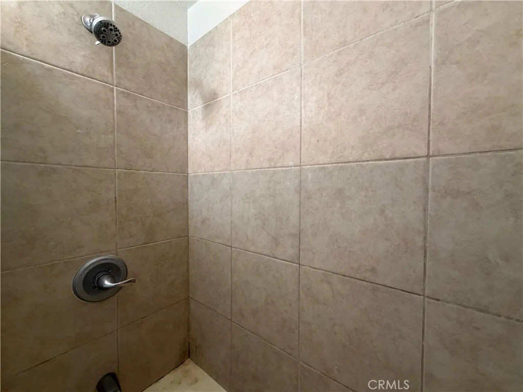 20020 Alburtis Avenue, Lakewood, California 90715 home-pic-18
