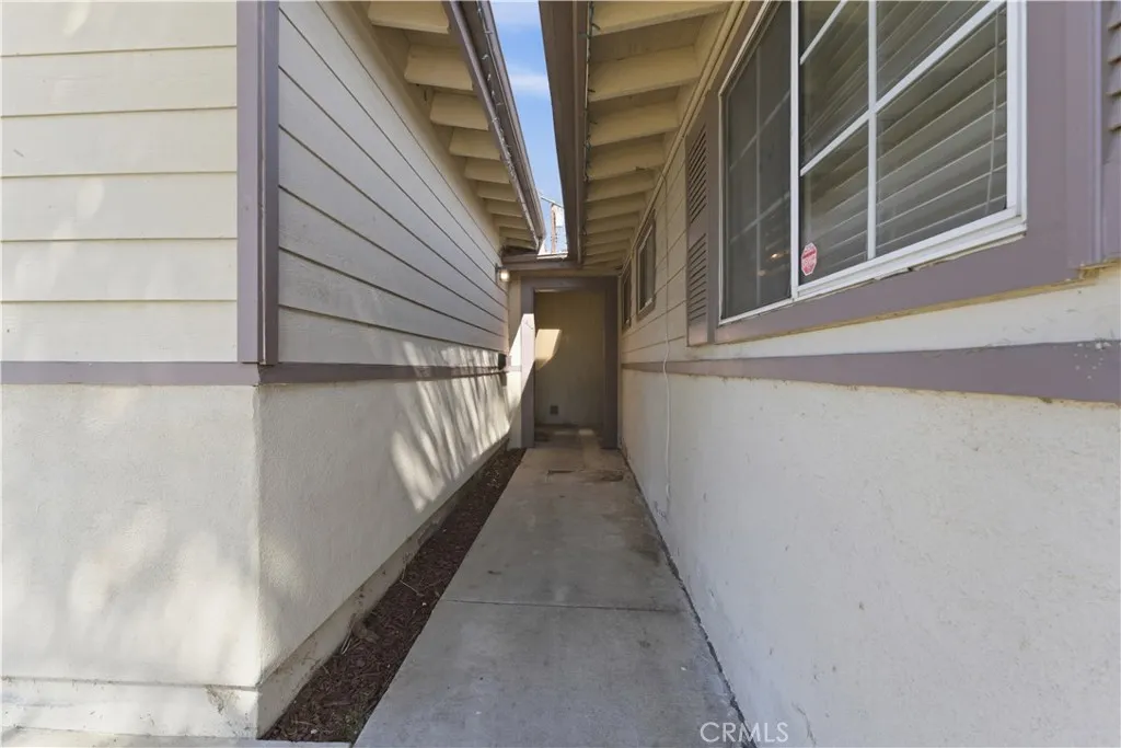 20020 Alburtis Avenue, Lakewood, California 90715 home-pic-22
