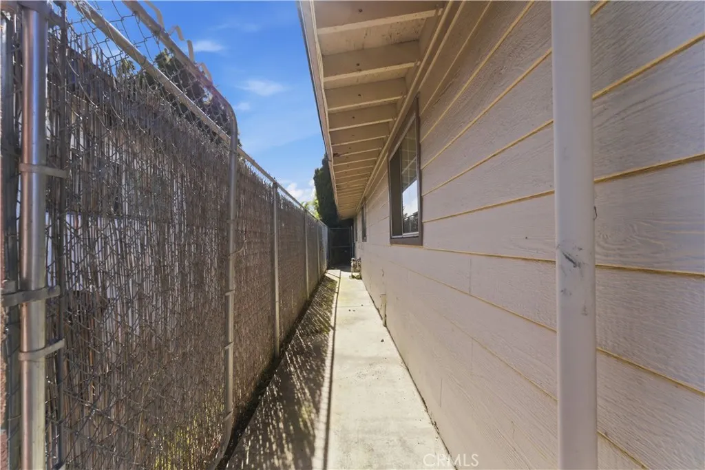 20020 Alburtis Avenue, Lakewood, California 90715 home-pic-25