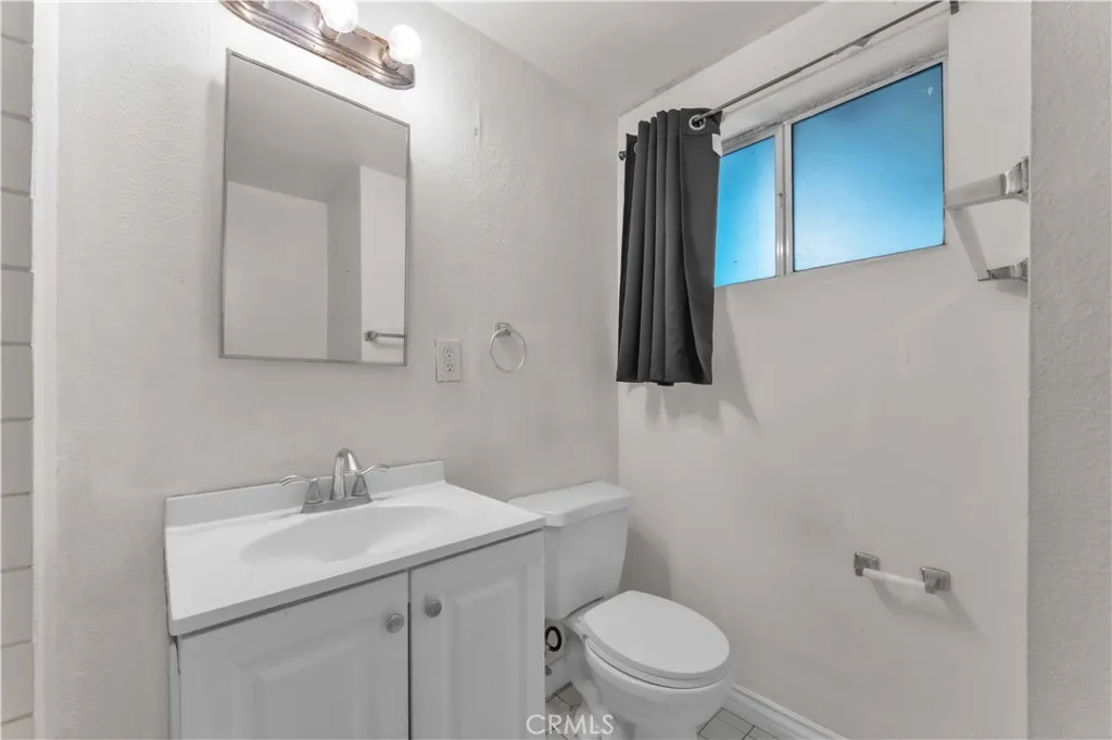 20020 Alburtis Avenue, Lakewood, California 90715 home-pic-13