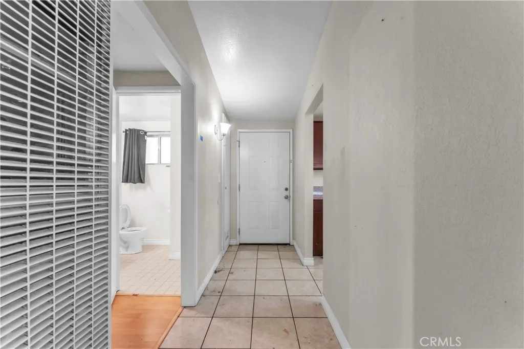 20020 Alburtis Avenue, Lakewood, California 90715 home-pic-16
