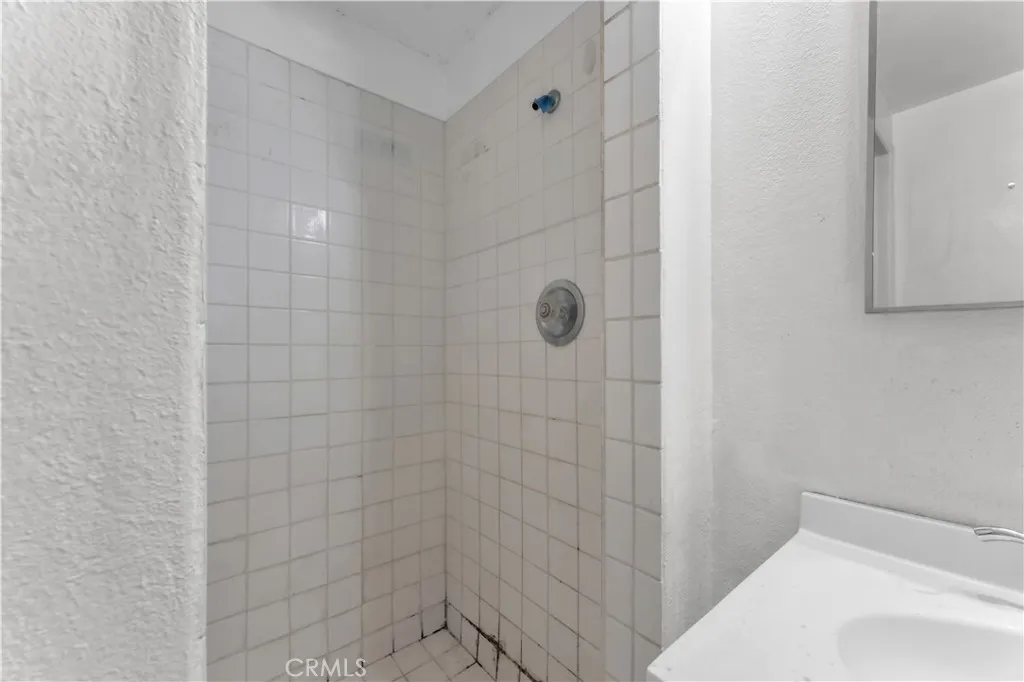 20020 Alburtis Avenue, Lakewood, California 90715 home-pic-12