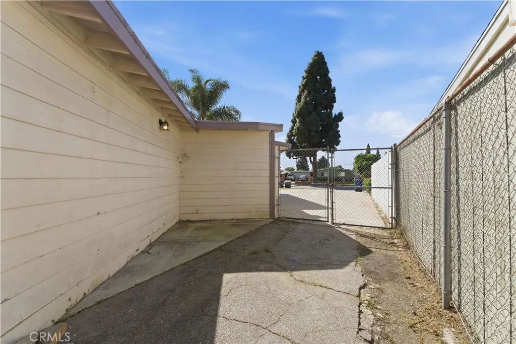 20020 Alburtis Avenue, Lakewood, California 90715 home-pic-27