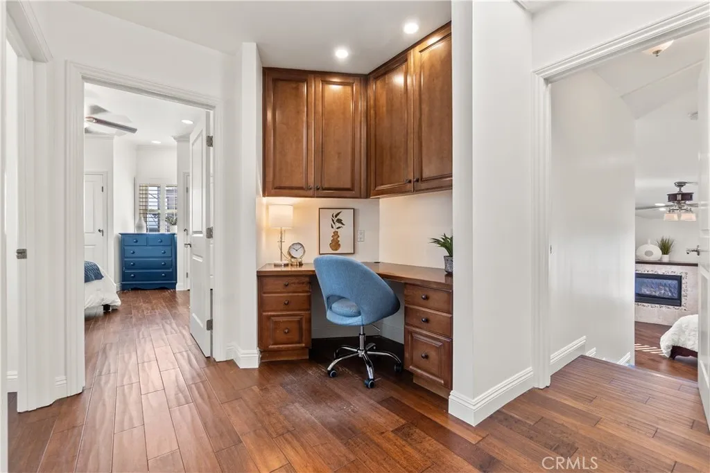 The custom build workstation for the everyone to share is versatile, convenient, and thoughtfully refined touch to the home's features.