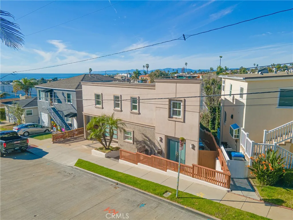 Elegant coastal home in an outstanding Hermosa Beach setting, close to the beach, dining, and everything that makes South Bay living so special.