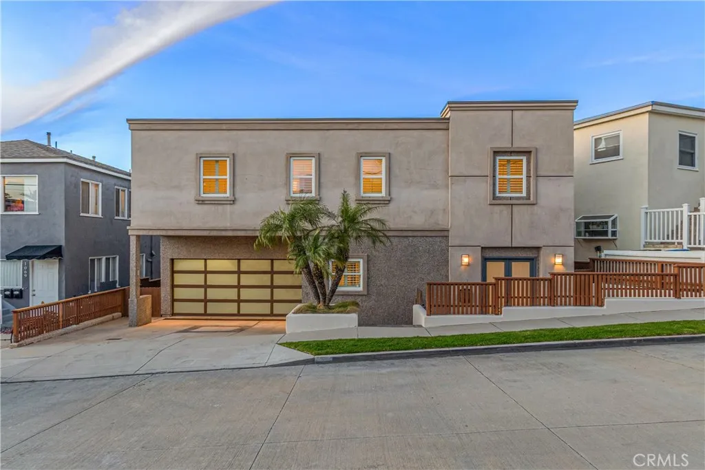 Elegant coastal home in an outstanding Hermosa Beach setting, close to the beach, dining, and everything that makes South Bay living so special.