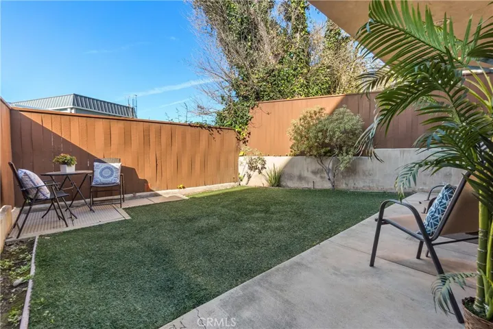 Private backyard retreat perfect for soaking in the gorgeous South Bay weather, fresh ocean air, and warm sunsets in a comfortable outdoor setting.