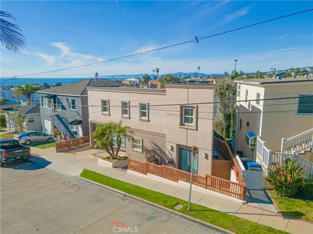 Elegant coastal home in an outstanding Hermosa Beach setting, close to the beach, dining, and everything that makes South Bay living so special.
