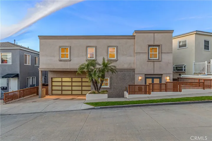 Elegant coastal home in an outstanding Hermosa Beach setting, close to the beach, dining, and everything that makes South Bay living so special.