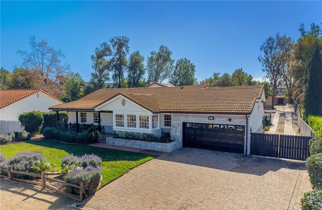922 Carefree Drive, Simi Valley, California 93065 home-pic-3